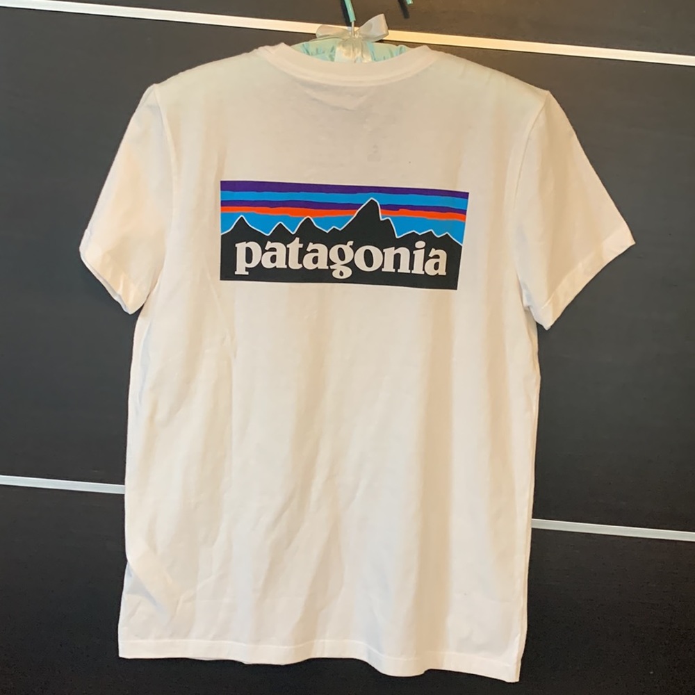 Patagonia Women’s P6 Logo Crew T-Shirt - Picture 4 of 12